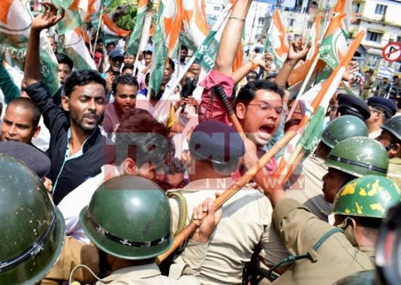 Clash emerged among Police & Congress in Anti-Modi rally